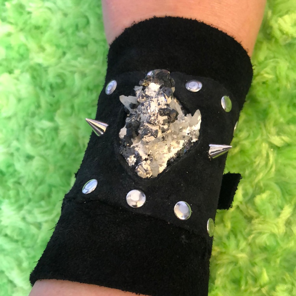 Leather spike stone bracelet